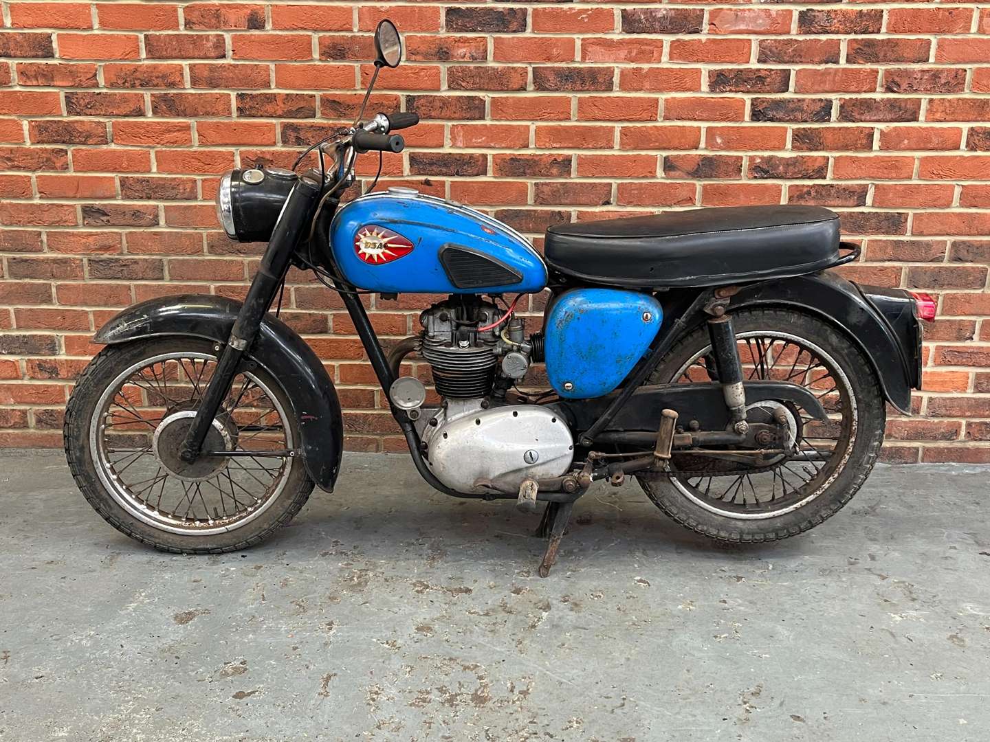 <p>1959 BSA C15</p>