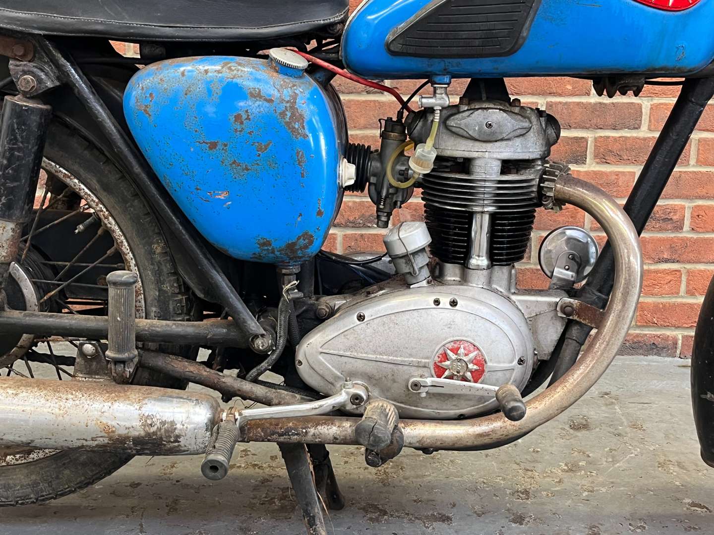 <p>1959 BSA C15</p>