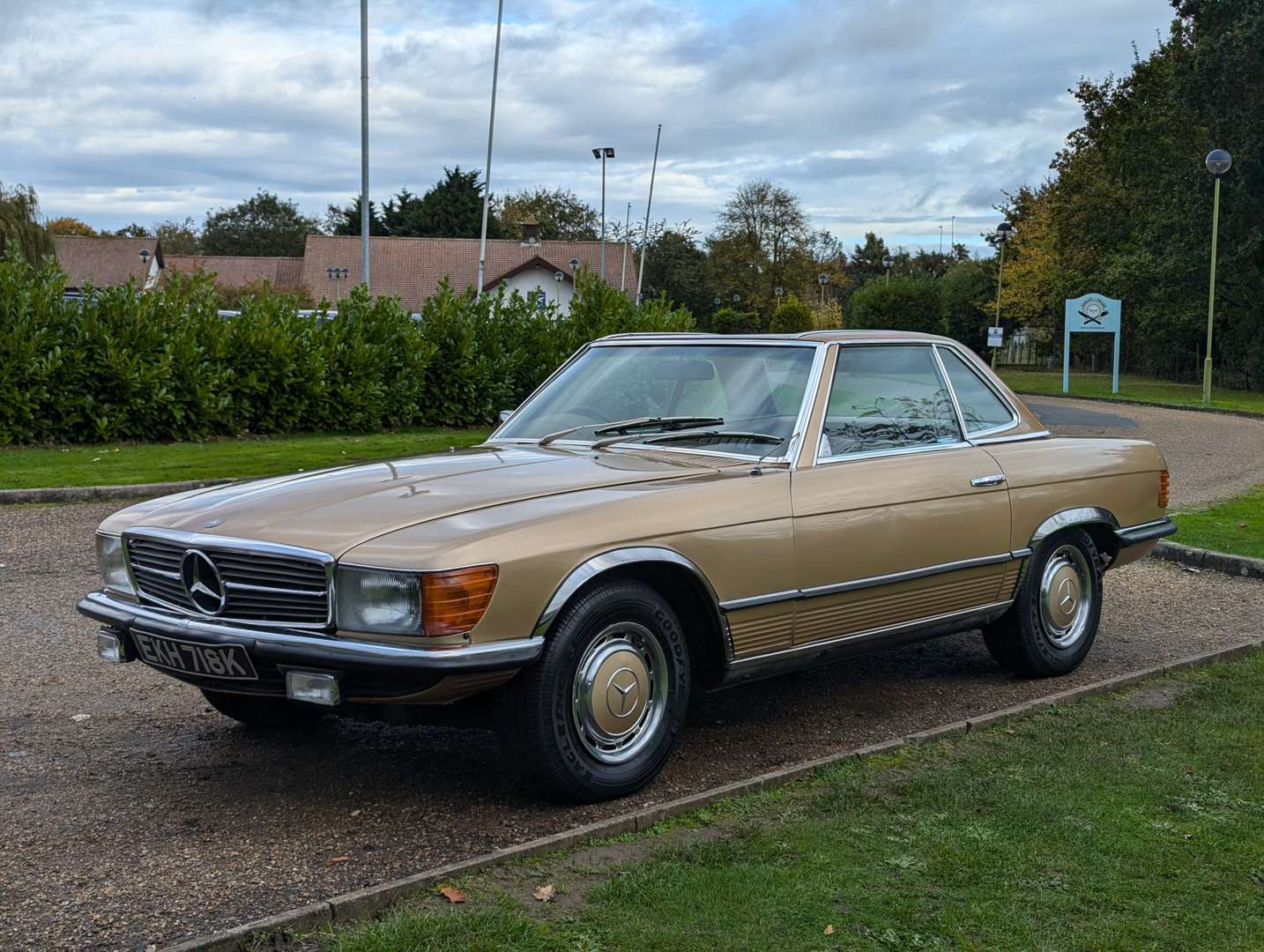 <p>1972 MERCEDES R107 350 SL AUTO</p>