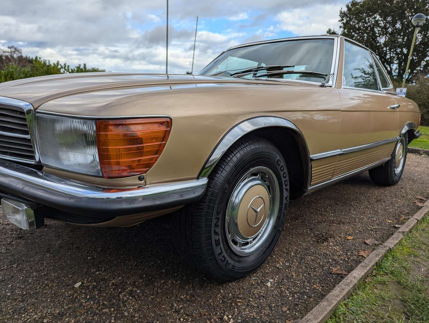 <p>1972 MERCEDES R107 350 SL AUTO</p>