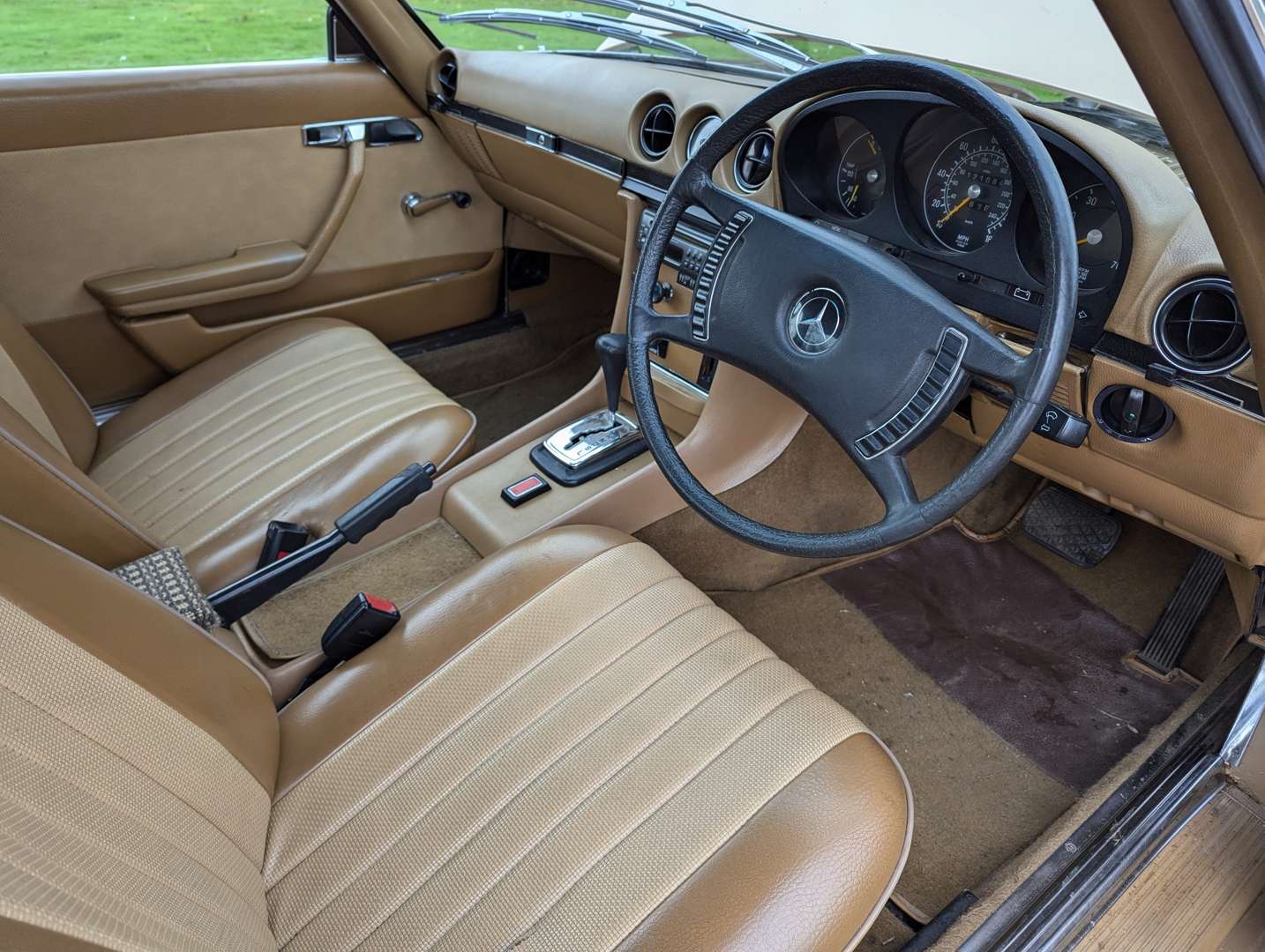 <p>1972 MERCEDES R107 350 SL AUTO</p>