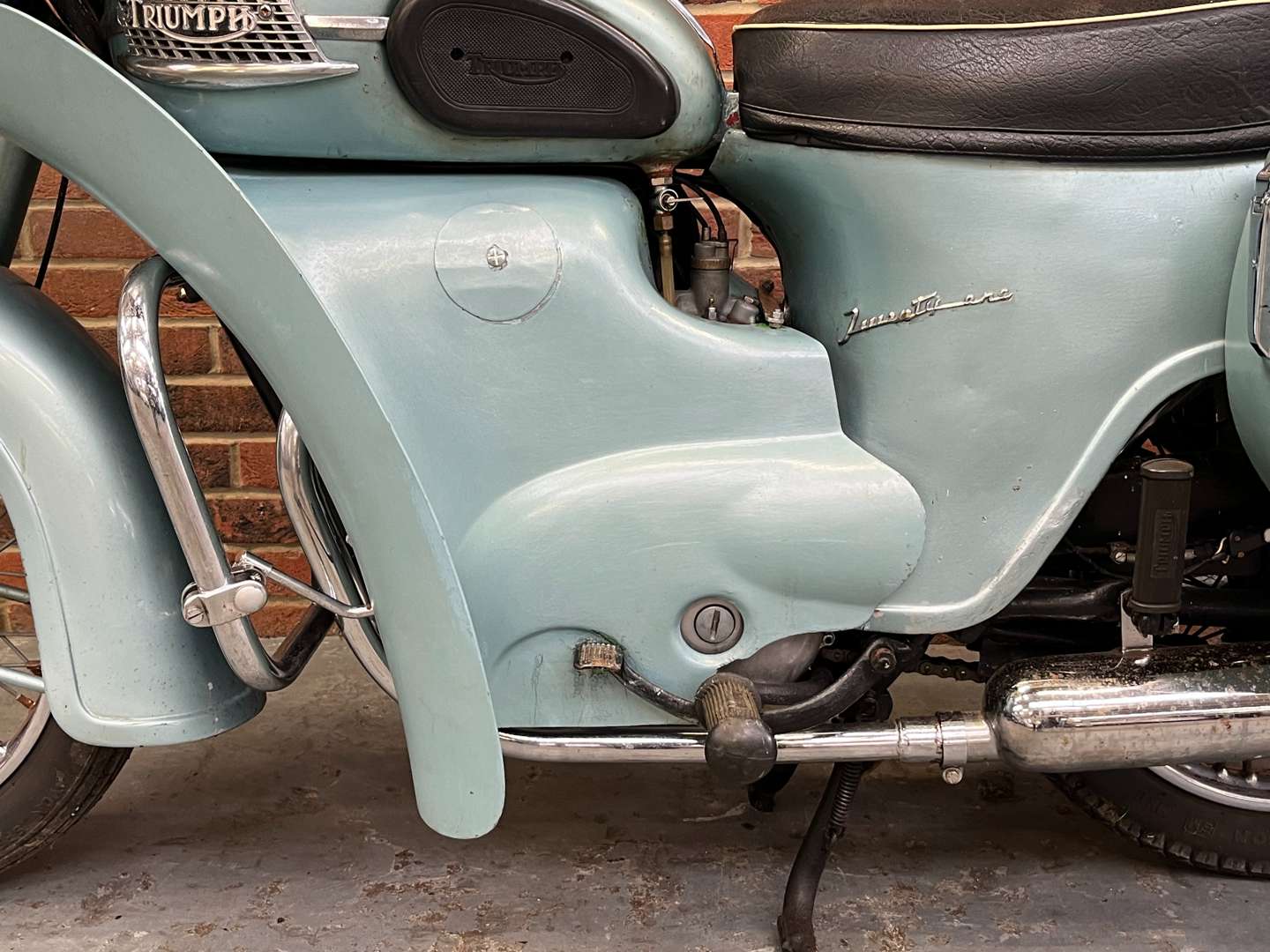 <p>1959 TRIUMPH T21 ‘BATHTUB’</p>