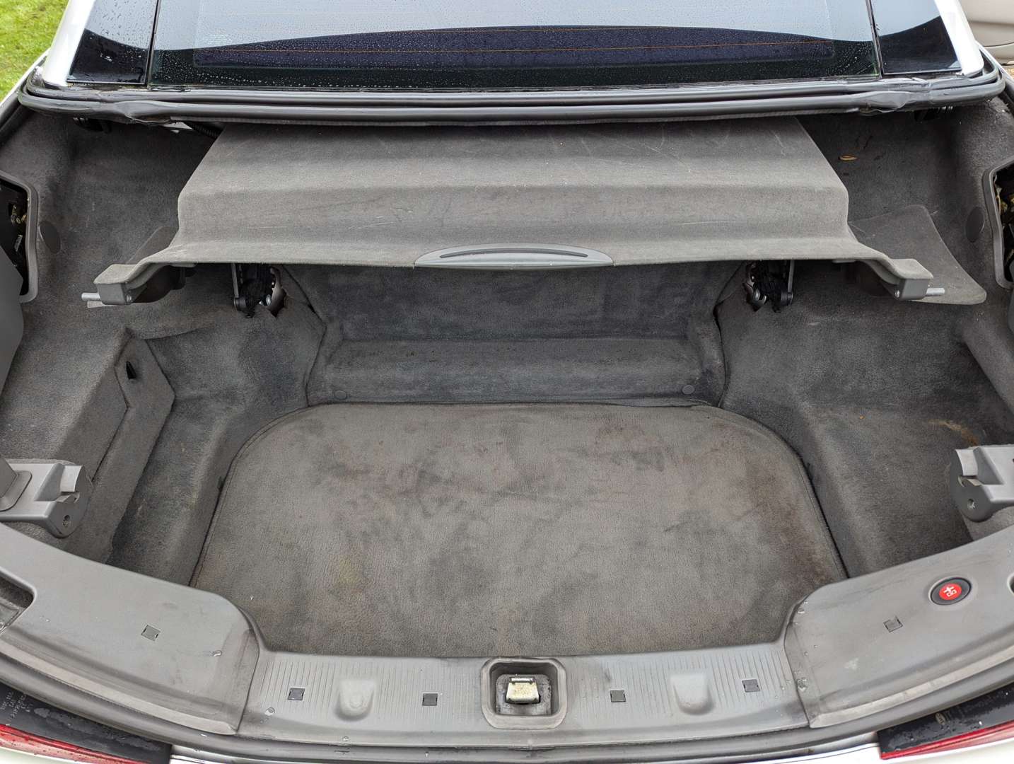 <p>2002 MERCEDES SL500 AUTO</p>