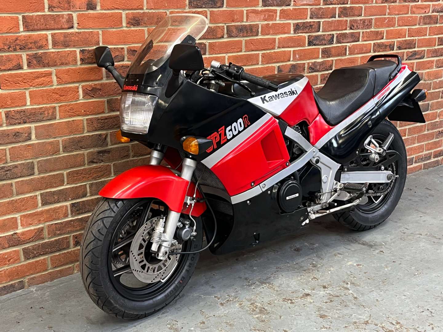 <p>1986 KAWASAKI GPZ 600R</p>