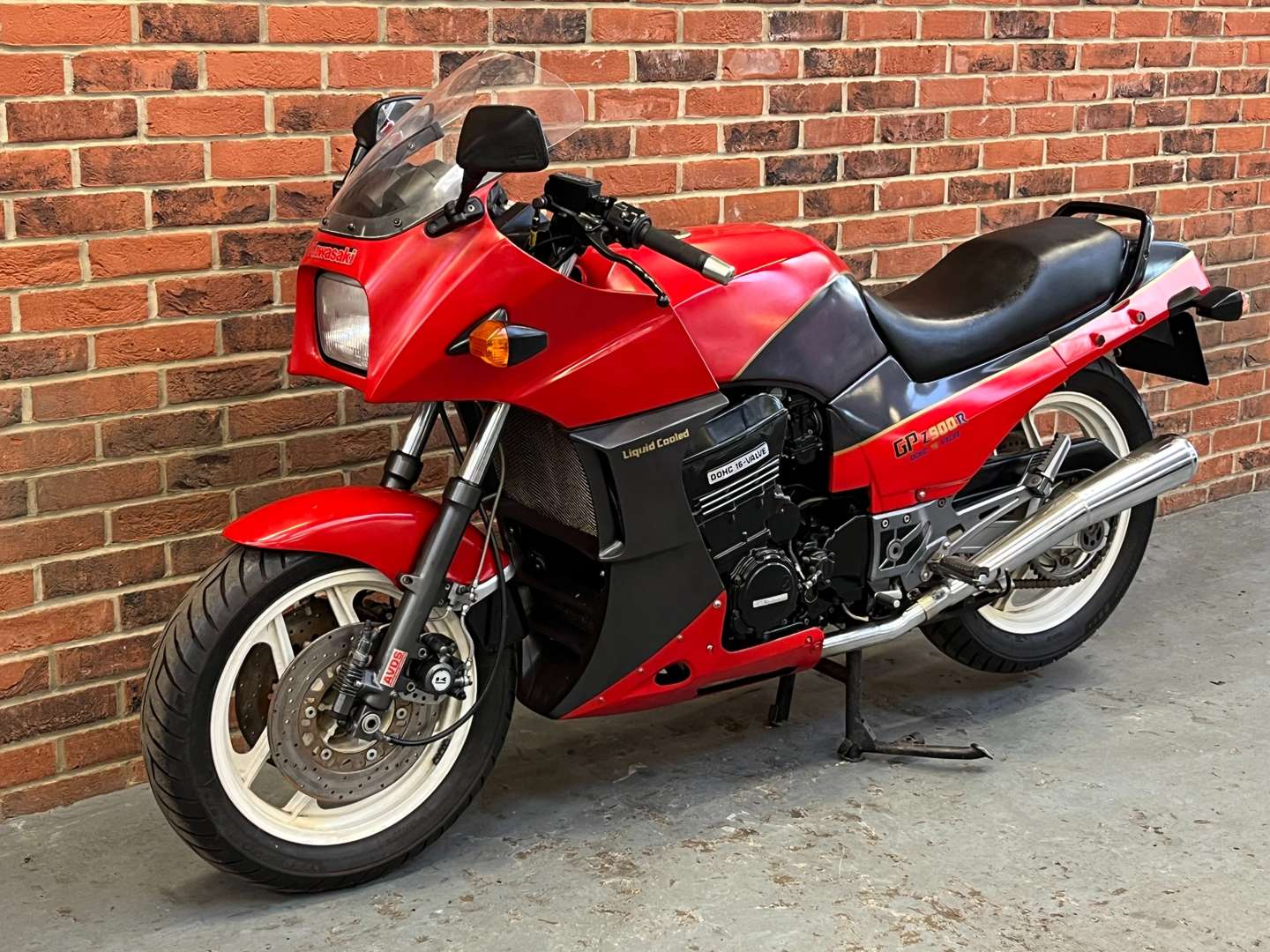 <p>1985 KAWASAKI GPZ 900R</p>