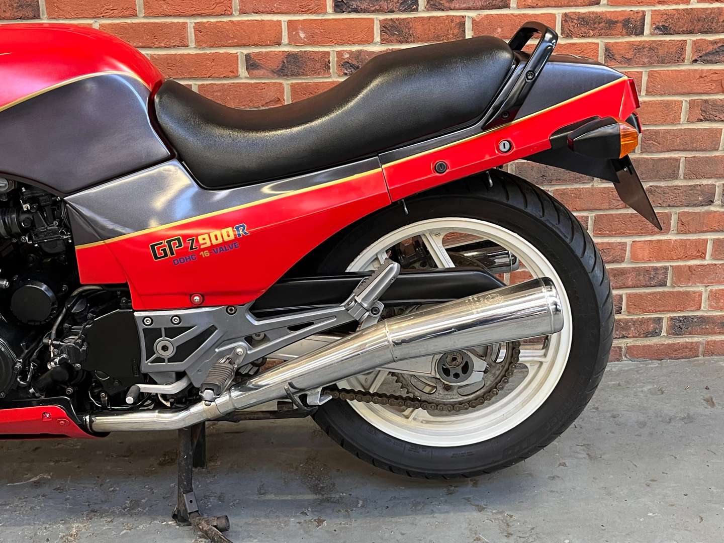 <p>1985 KAWASAKI GPZ 900R</p>