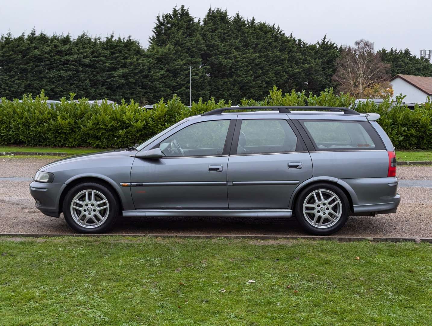 <p>2000 VAUXHALL VECTRA SRI 150 ESTATE</p>