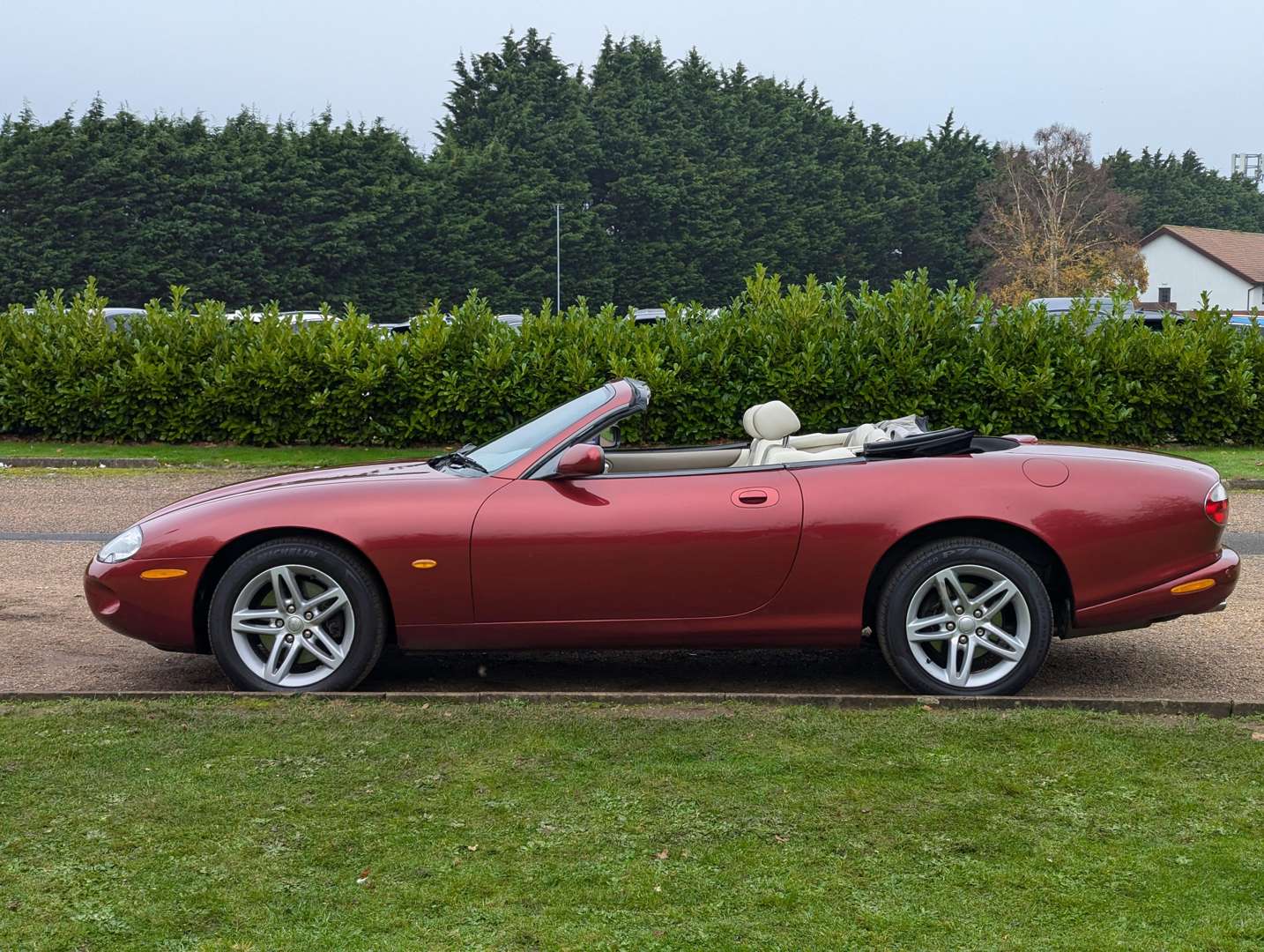 <p>2004 JAGUAR XK8 4.2 CONVERTIBLE AUTO</p>