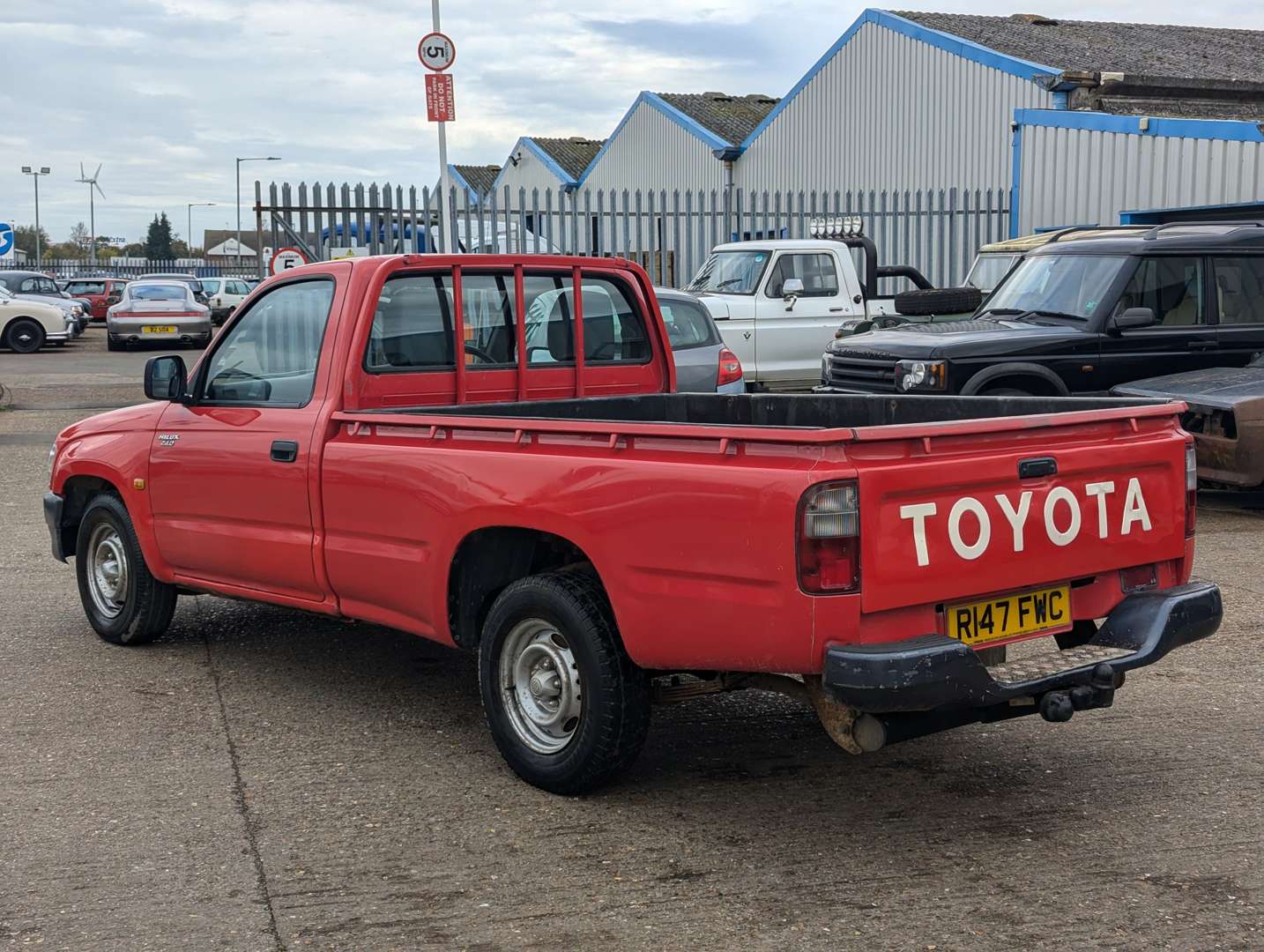 <p>1998 TOYOTA HILUX 2.4D 2WD</p>