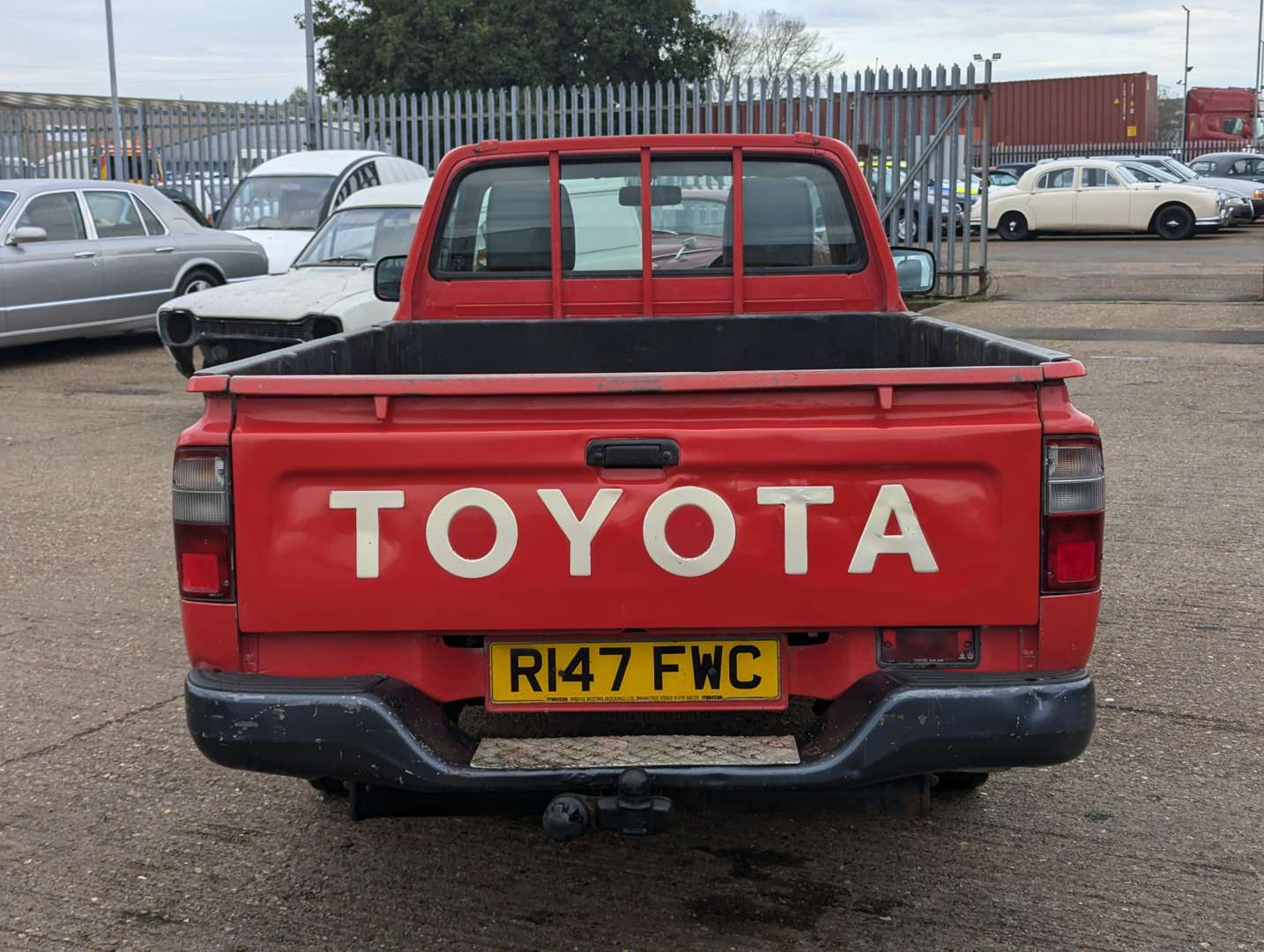 <p>1998 TOYOTA HILUX 2.4D 2WD</p>