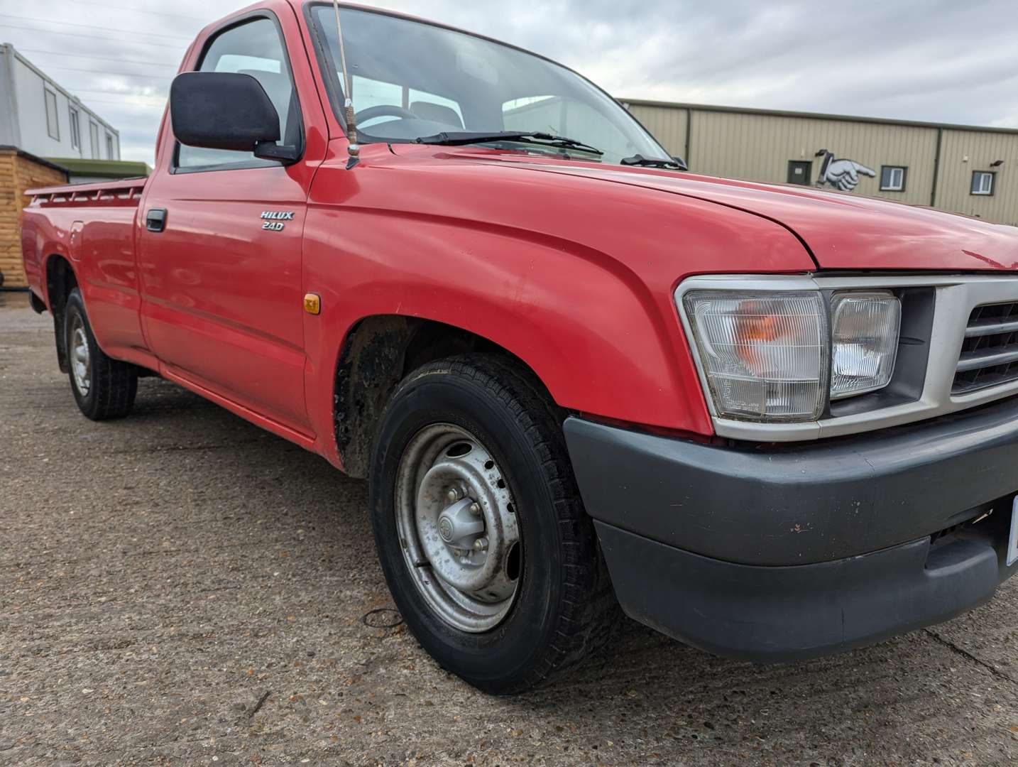 <p>1998 TOYOTA HILUX 2.4D 2WD</p>