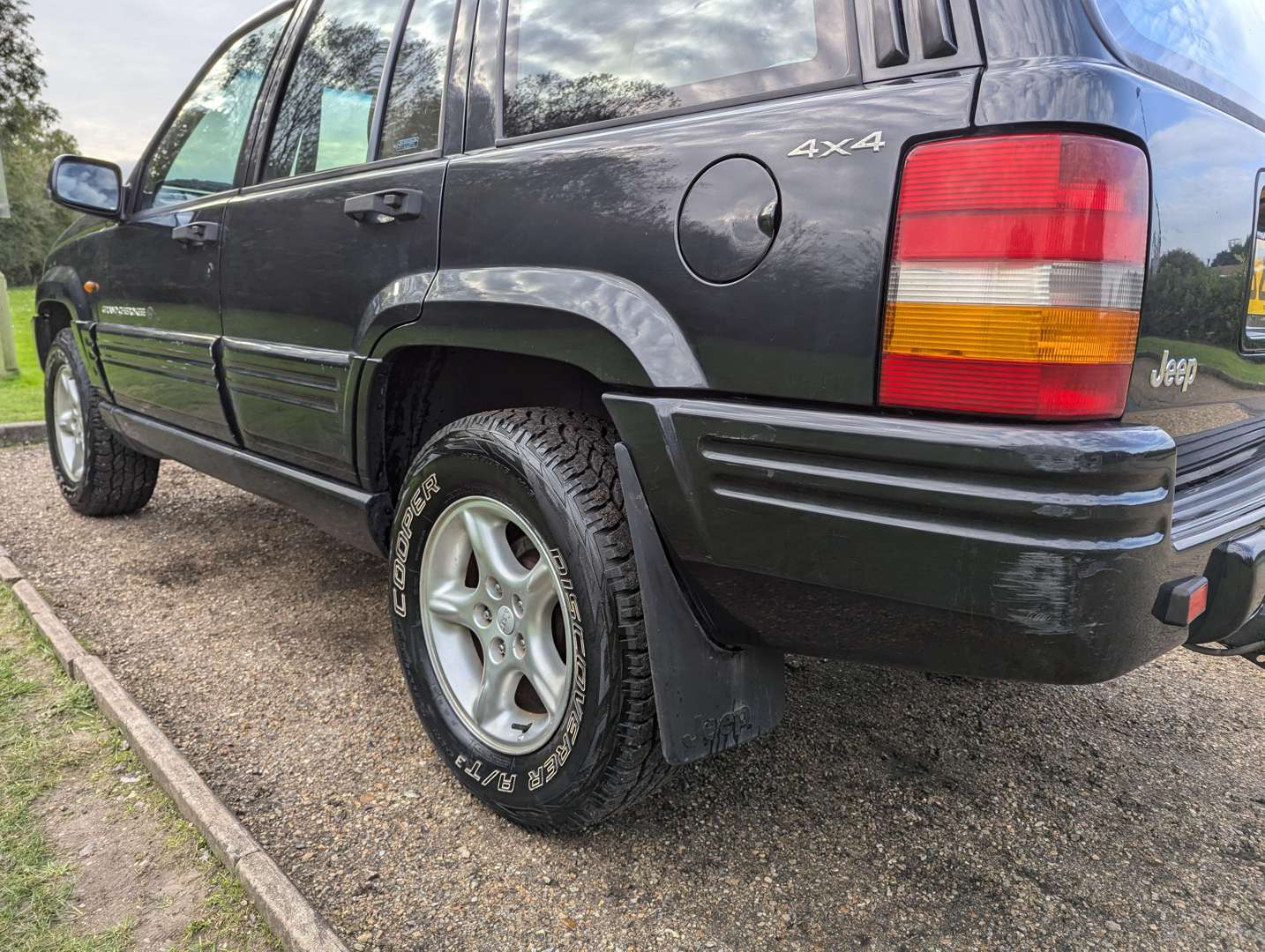 <p>1998 JEEP GRAND CHEROKEE ORVIS AUTO</p>