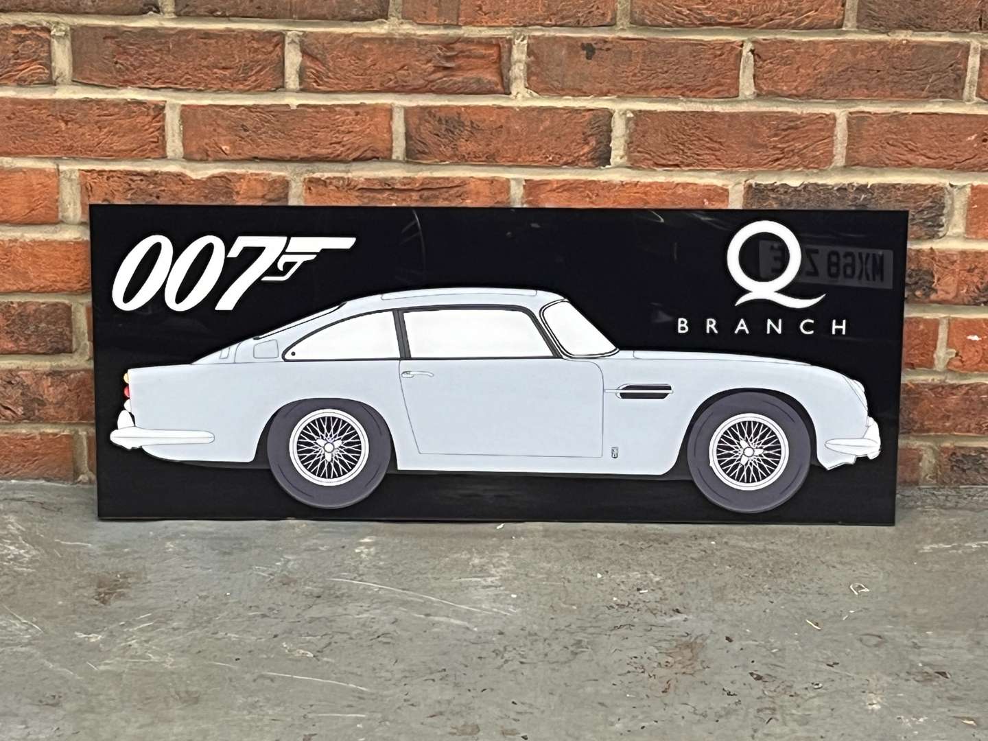 <p>Aston Martin 007 Perspex Sign</p>