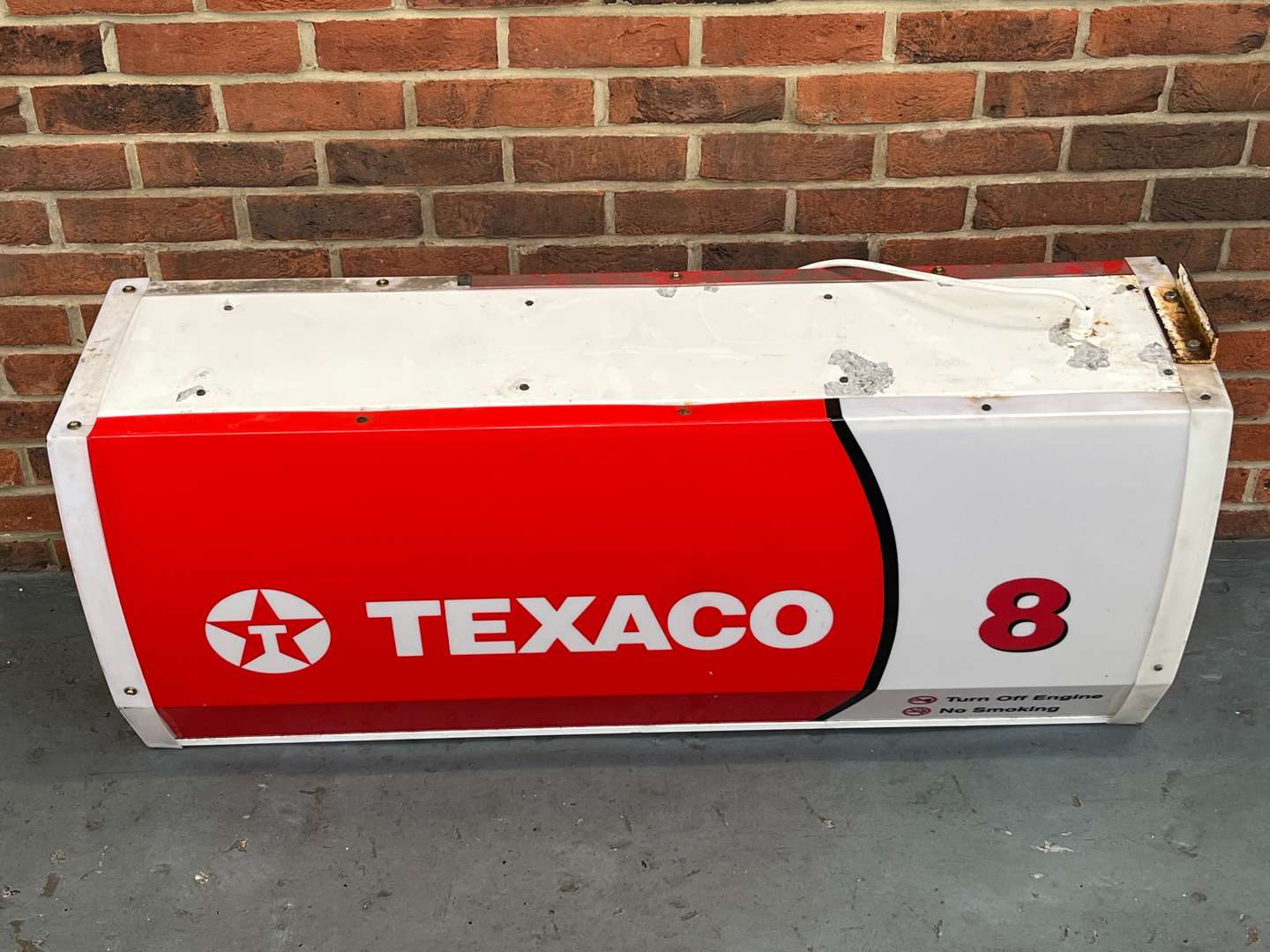 <p>Texaco Dealership Double Sided Illuminated Sign</p>