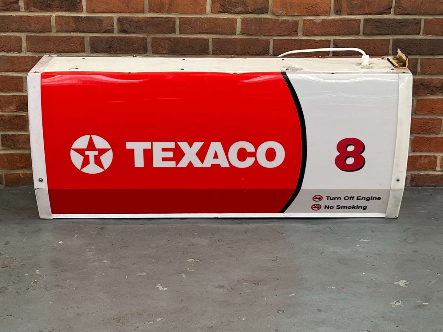 <p>Texaco Dealership Double Sided Illuminated Sign</p>