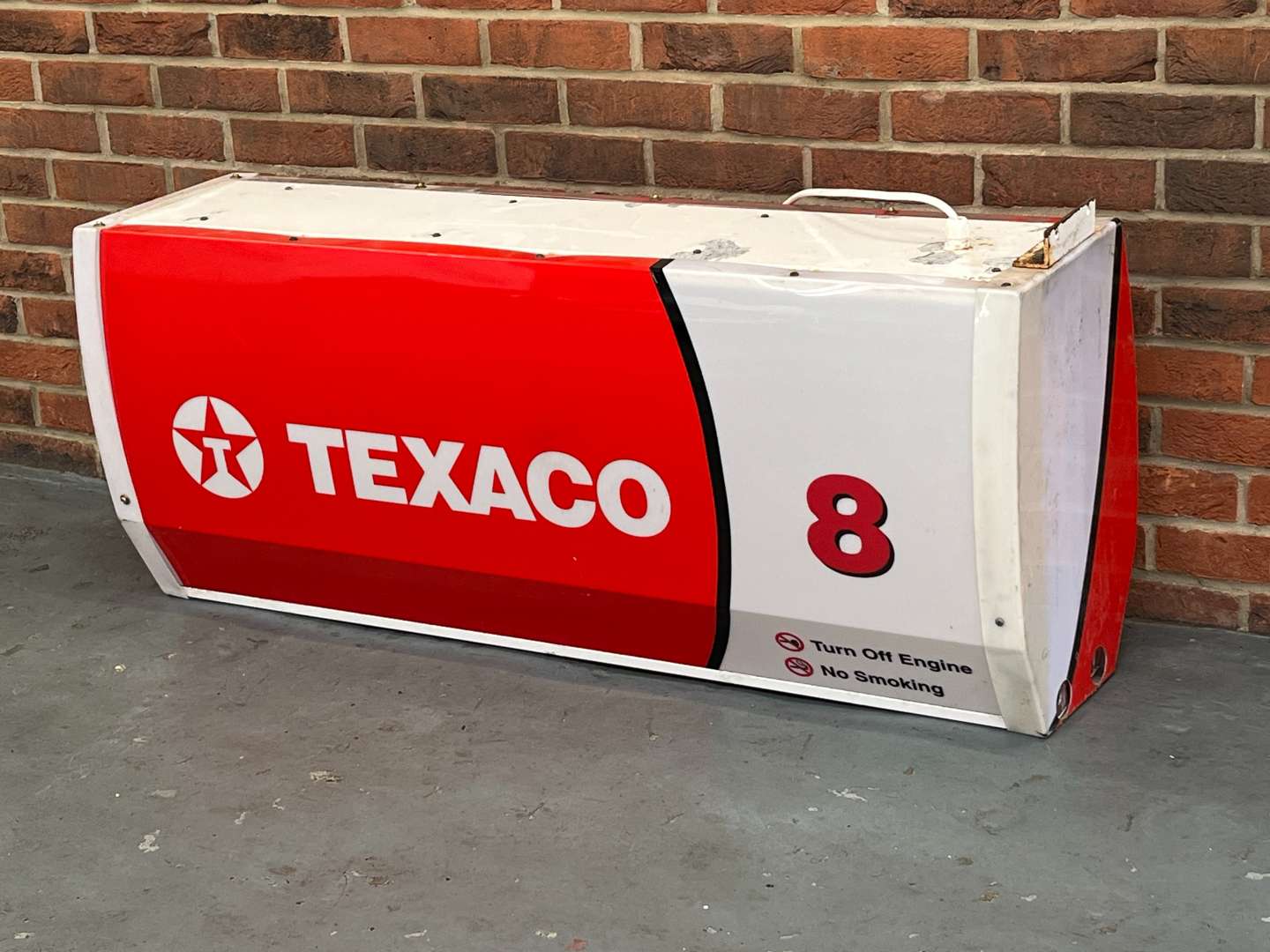 <p>Texaco Dealership Double Sided Illuminated Sign</p>