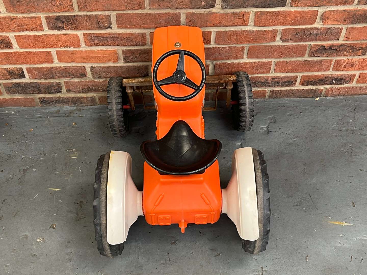 <p>Sharna 1970's Childs Pedal Tractor&nbsp;</p>