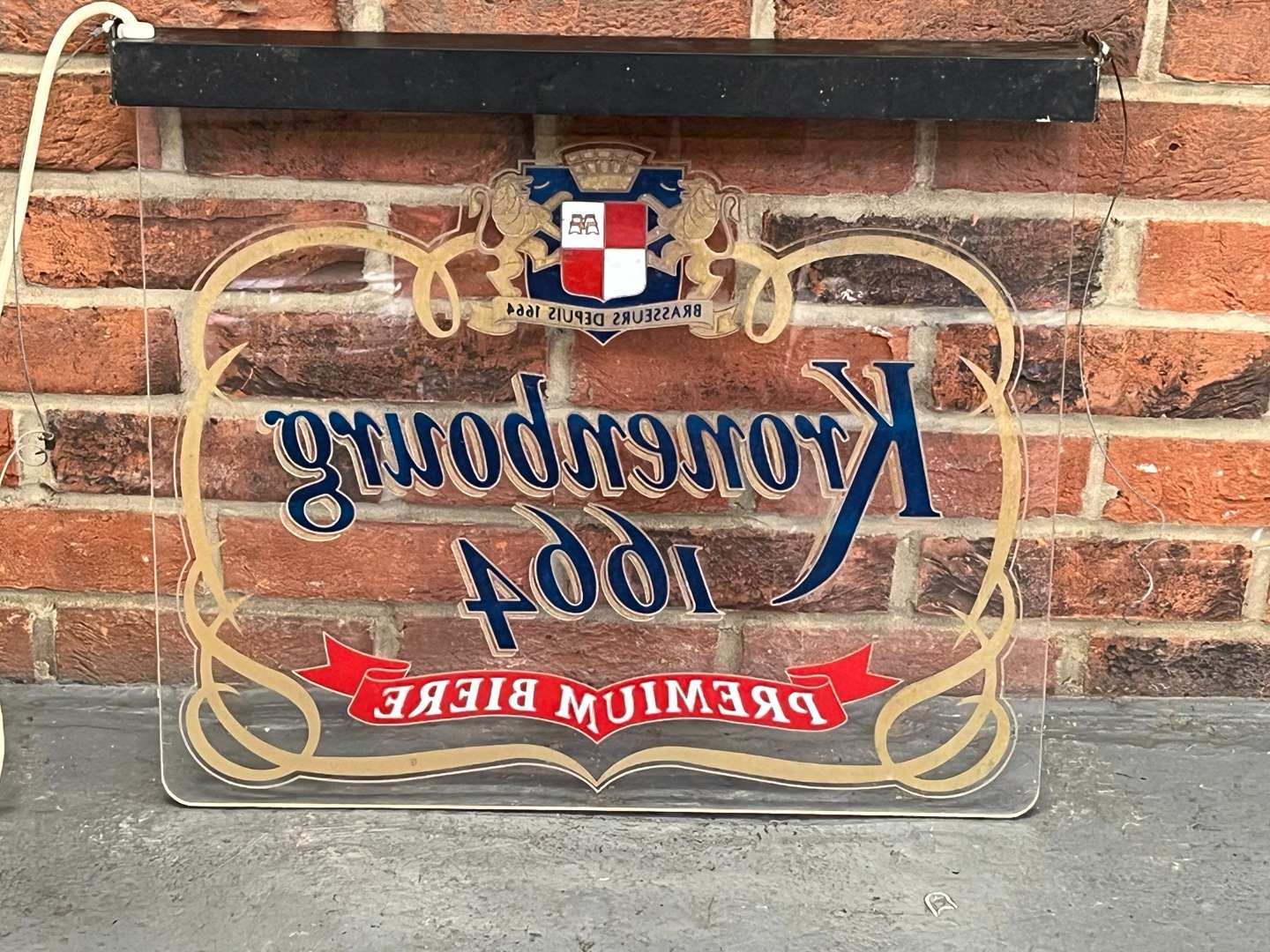 <p>Kronenbourg 1664 Illuminated Bar Sign</p>