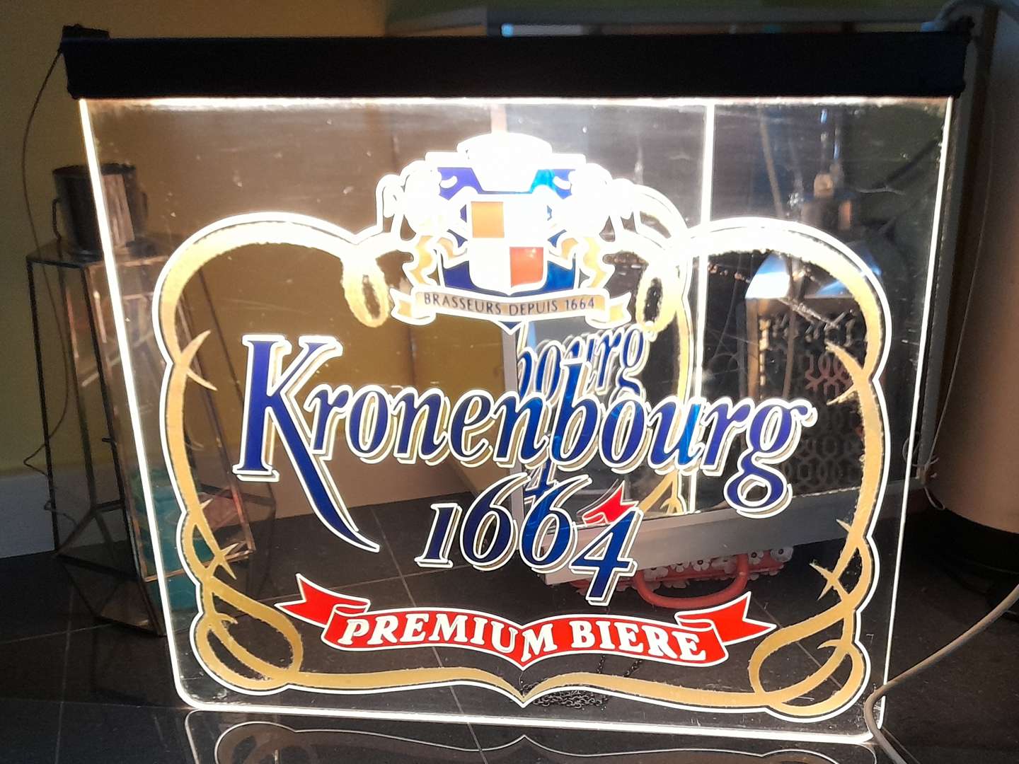 <p>Kronenbourg 1664 Illuminated Bar Sign</p>