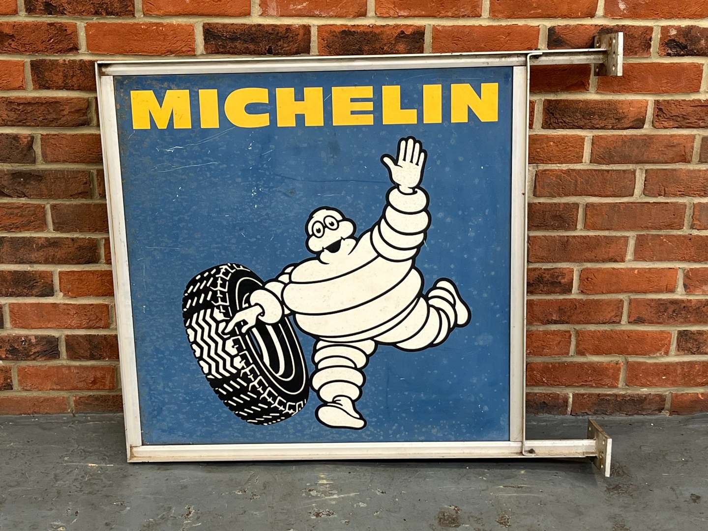 <p>Michelin Aluminium Waving Man Sign</p>