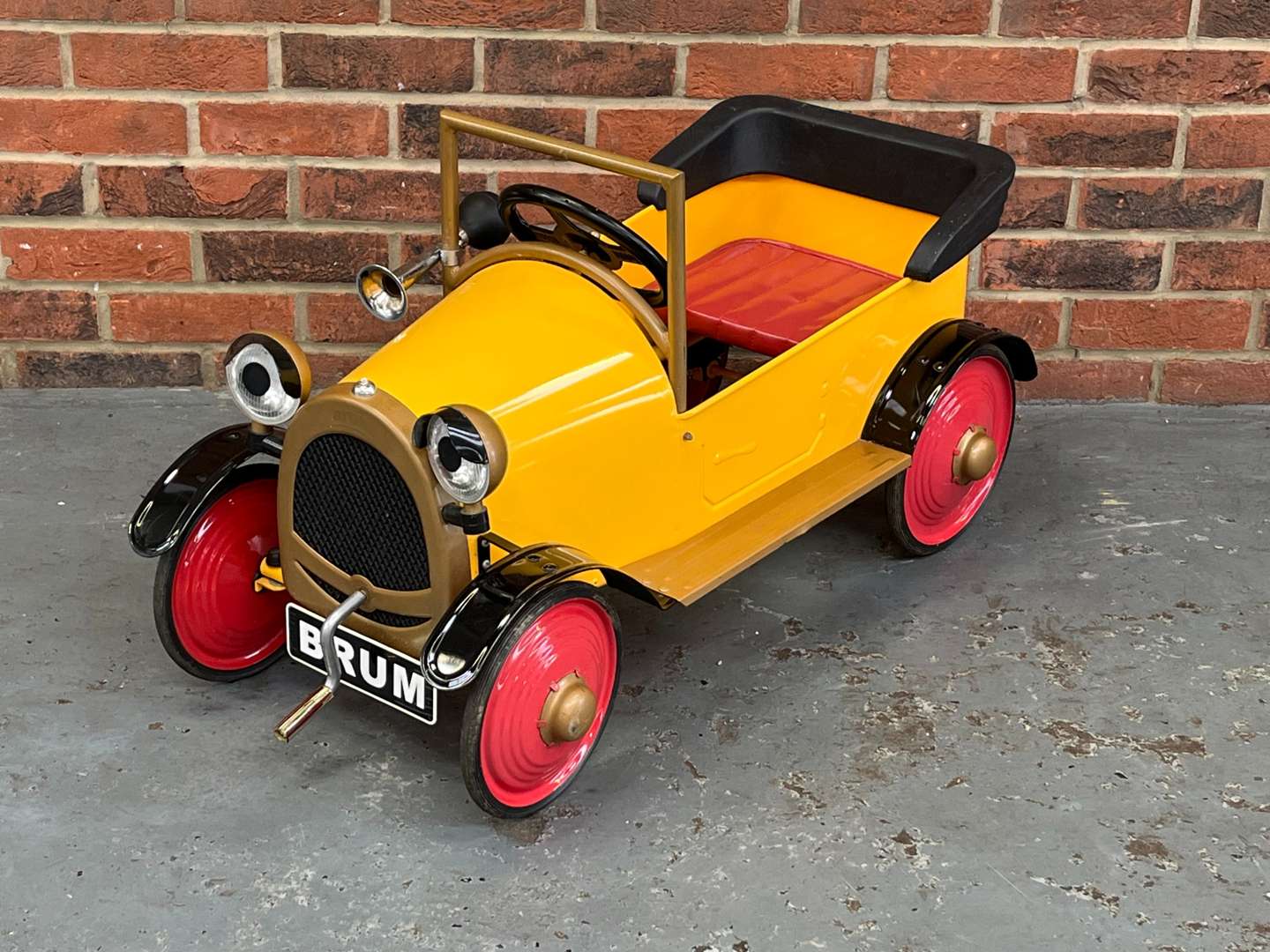 <p>Brum Tin Plate Childs Pedal Car</p>