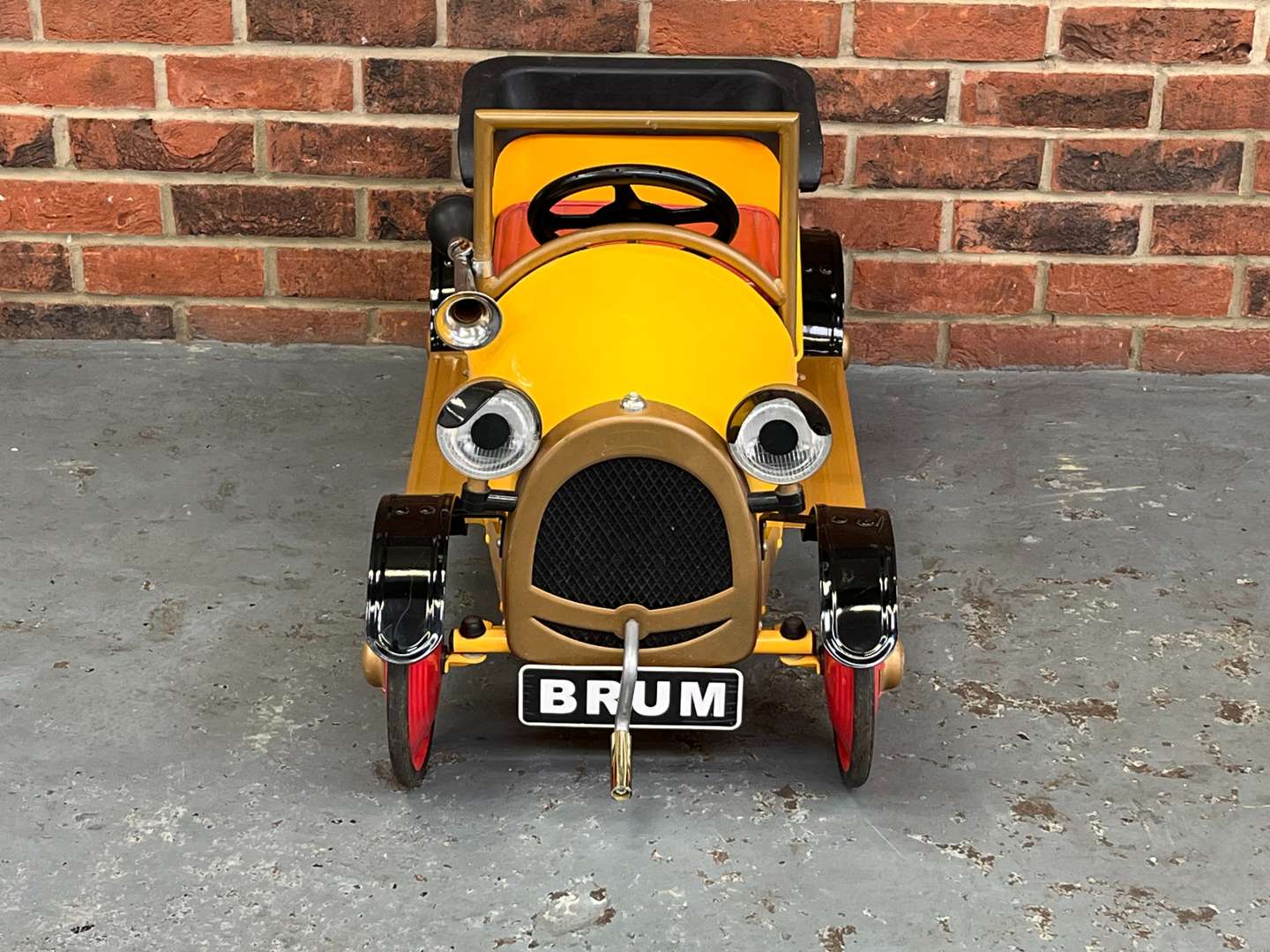 <p>Brum Tin Plate Childs Pedal Car</p>