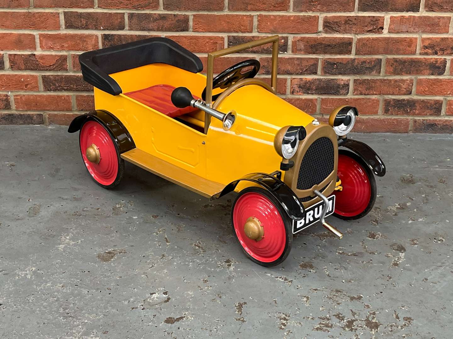 <p>Brum Tin Plate Childs Pedal Car</p>