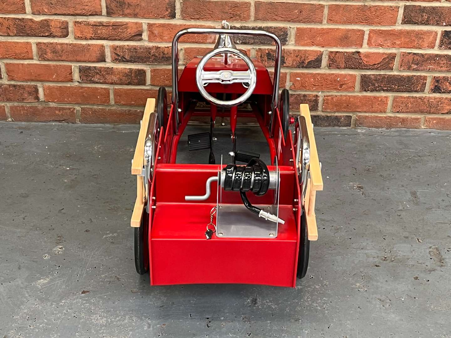 <p>Fire Engine Tin Plate Childs Pedal Car</p>