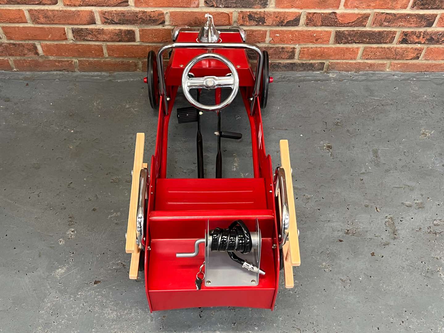 <p>Fire Engine Tin Plate Childs Pedal Car</p>