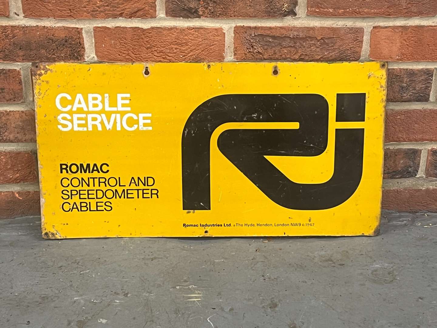 <p>Romac Cable Service Metal Sign</p>