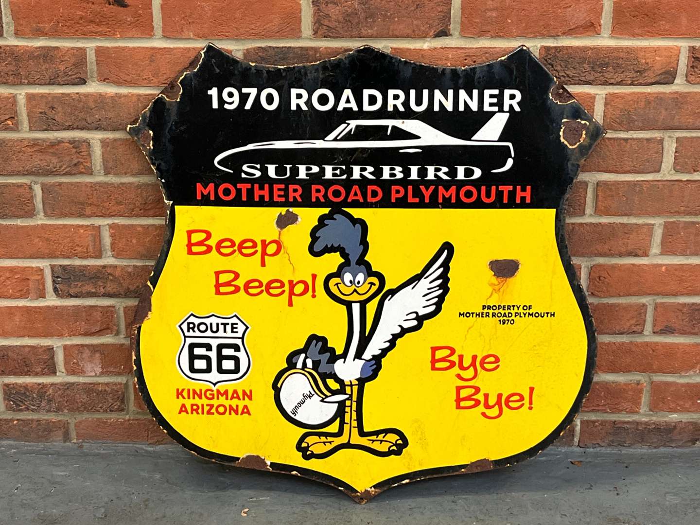 <p>Road Runner Shield Enamel Sign</p>