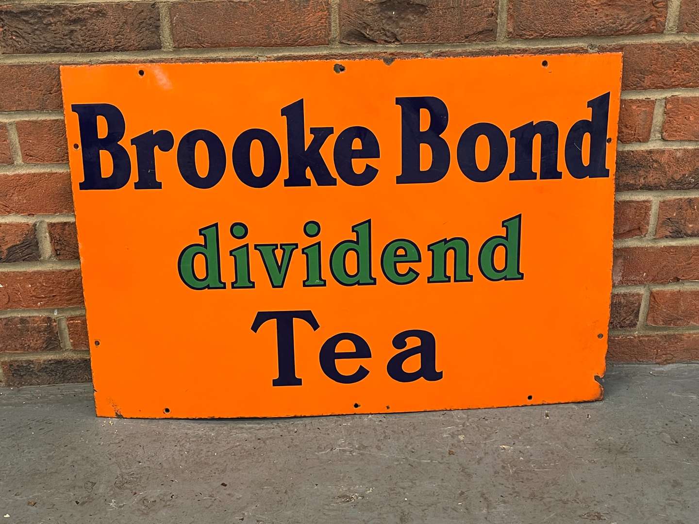 <p>Brooke Bond Dividend Tea Enamel Sign</p>