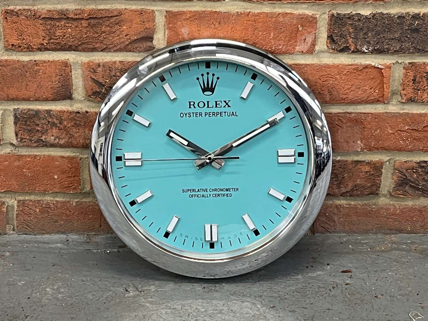 <p>Modern Metal Rolex Oyster Perpetual Wall Clock&nbsp;</p>