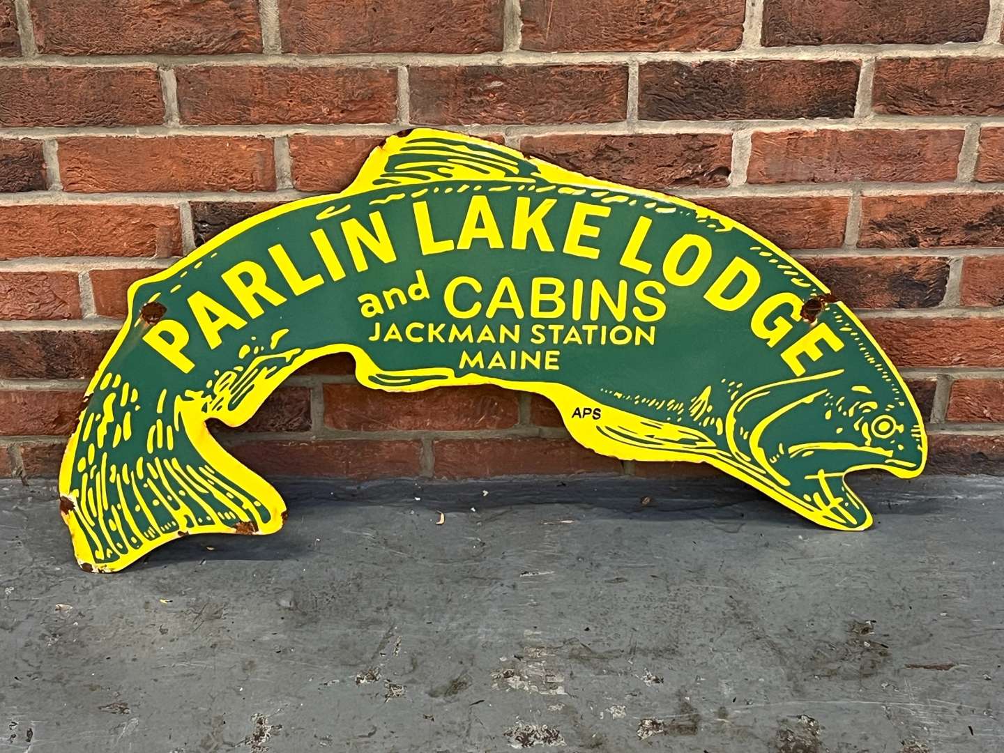 <p>Parlin Lake Lodge Fish Enamel Sign</p>