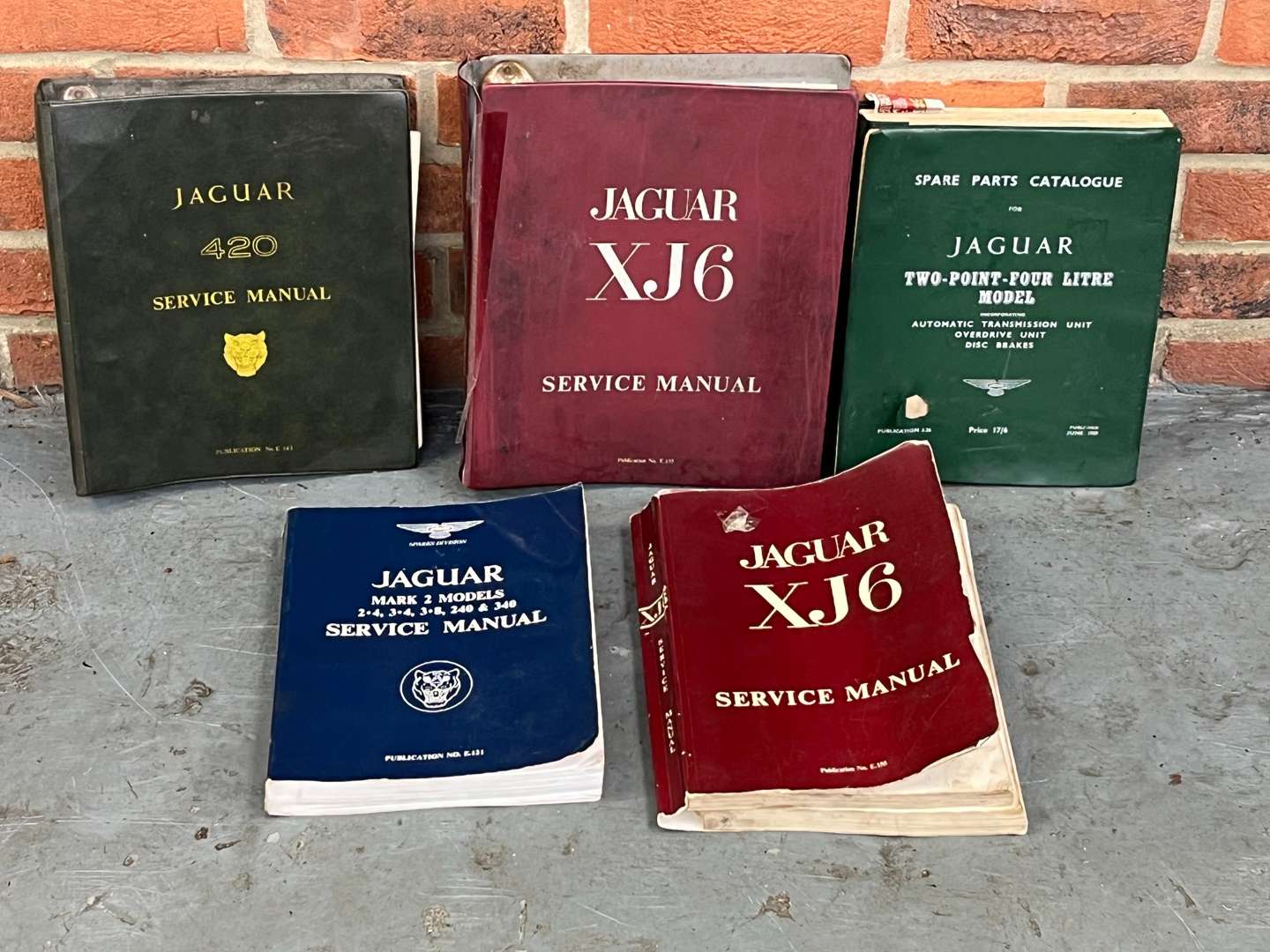 <p>Assorted Jaguar Manuals&nbsp;</p>