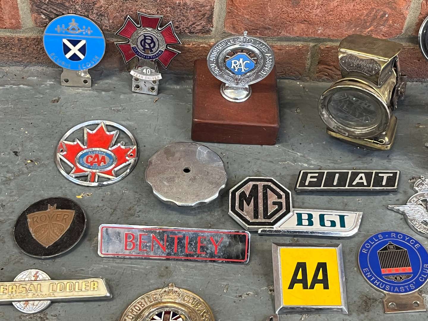 <p>Mixed Lot Classic Car Badges&nbsp;</p>