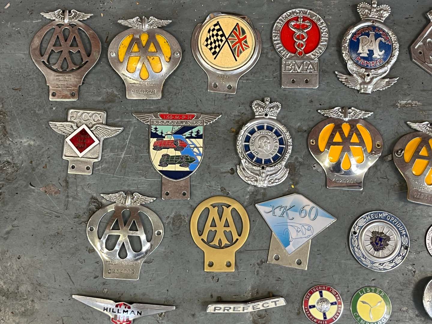 <p>Mixed Lot Classic Car Badges&nbsp;</p>