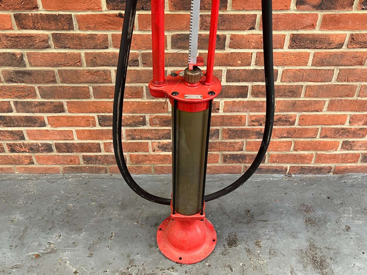 <p>Gilbert and Barker Shell Liveried Skeleton Petrol Pump</p>