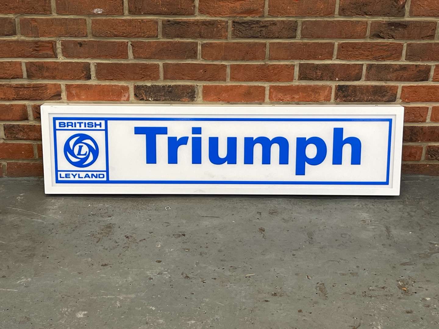 <p>Triumph Illuminated Sign</p>