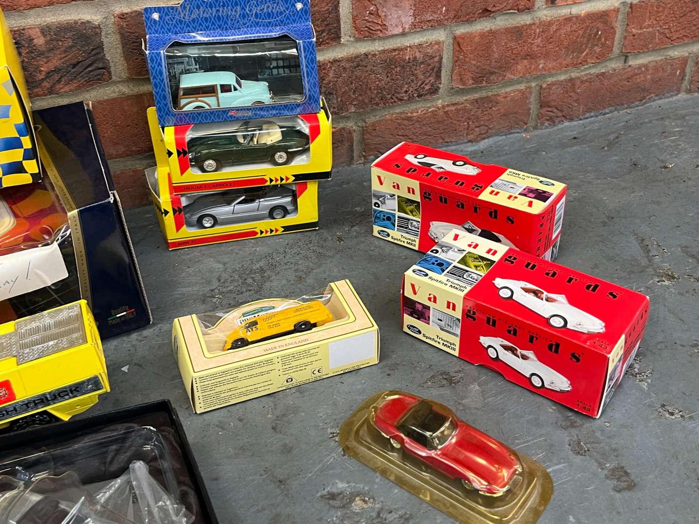 <p>Box Die Cast Model Cars</p>