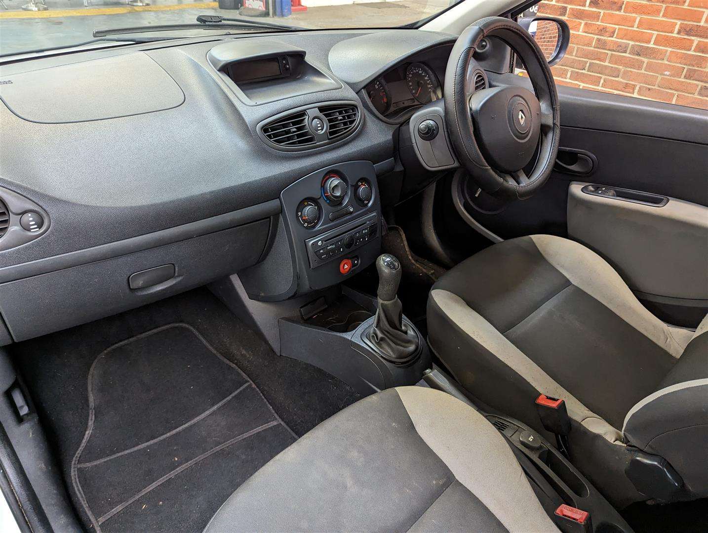 <p>2009 RENAULT CLIO EXTREME</p>