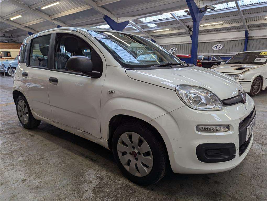 <p>2016 FIAT PANDA POP</p>