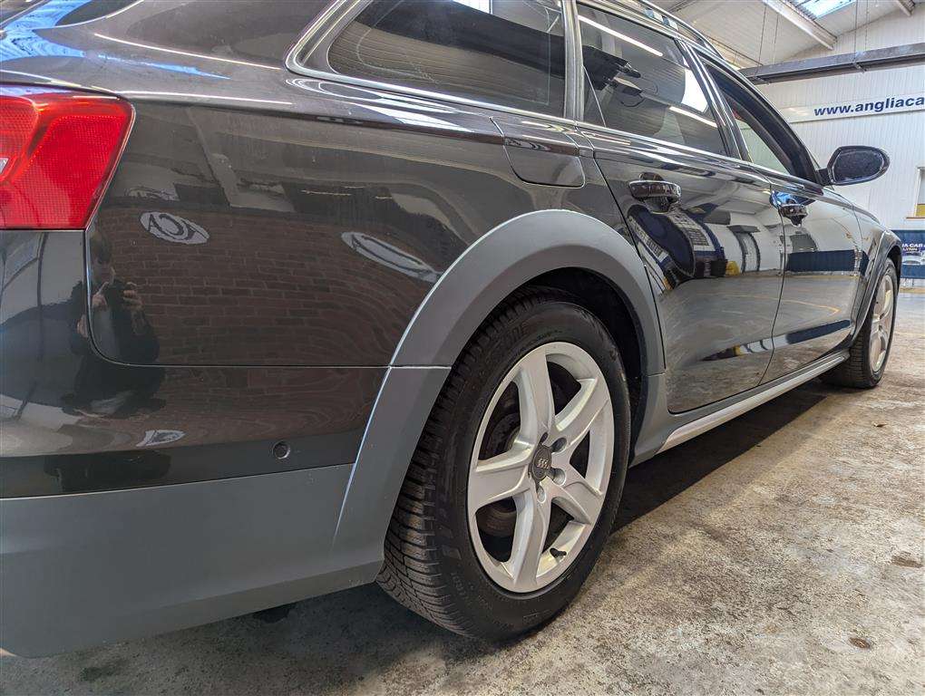 <p>2013 AUDI A6 ALLROAD TDI QUATTRO AUTO</p>