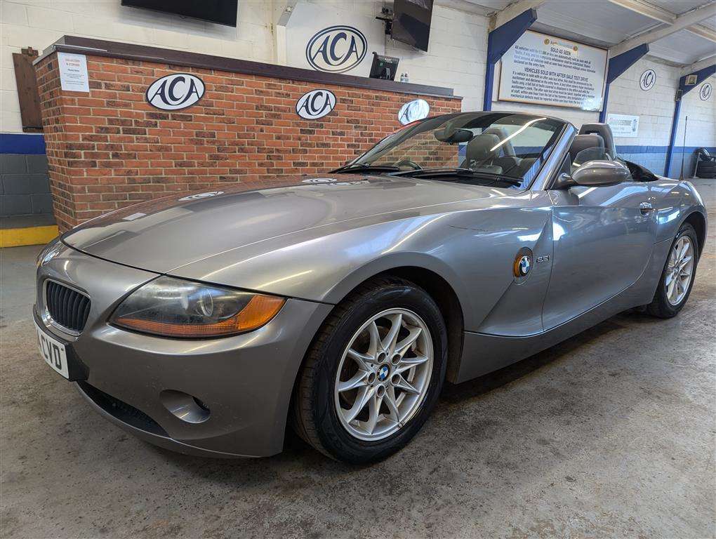 <p>2004 BMW Z4 2.2I SE</p>