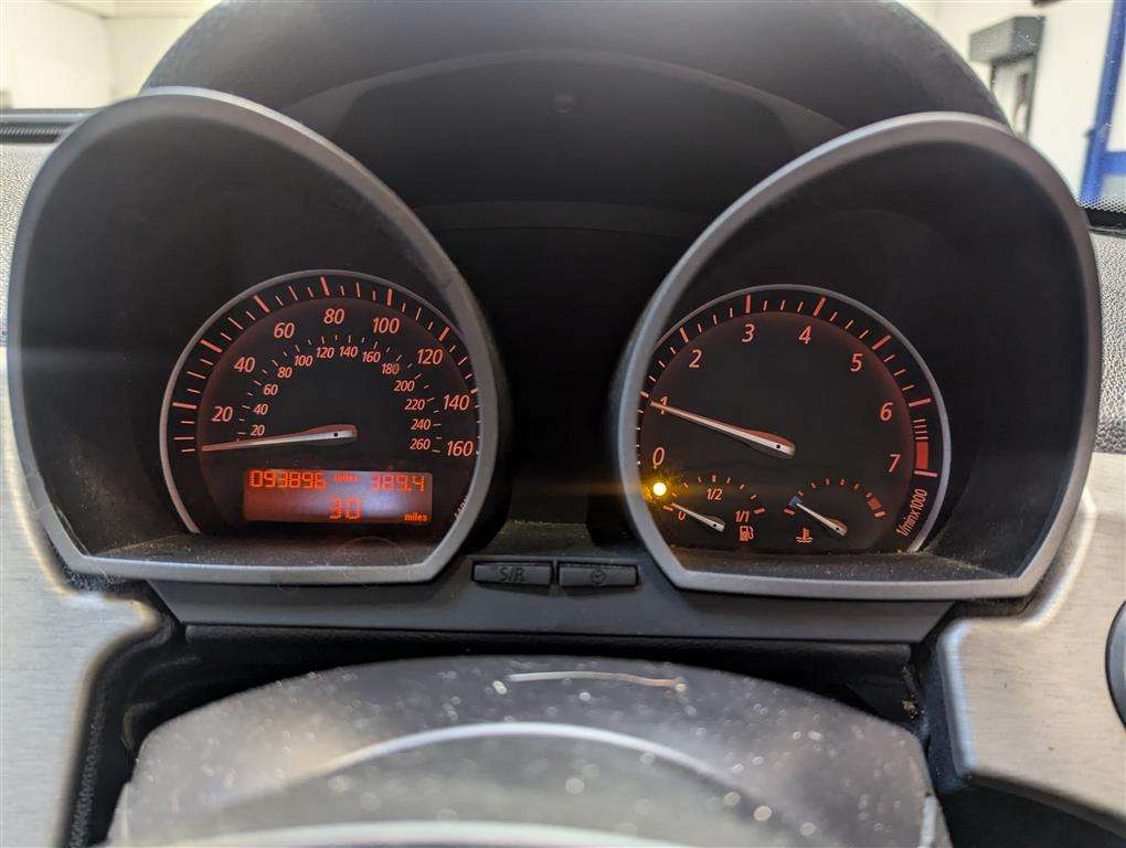 <p>2004 BMW Z4 2.2I SE</p>