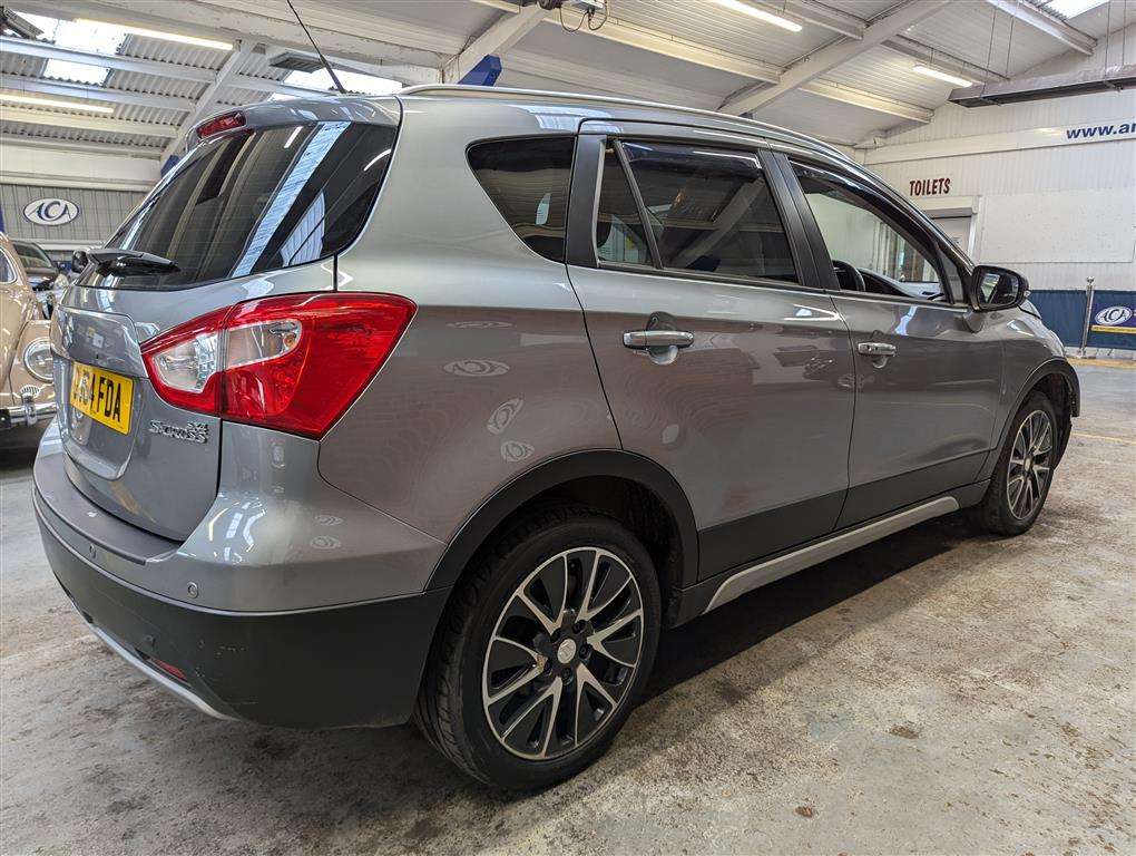 <p>2014 SUZUKI SX4 S-CROSS SZ-T</p>