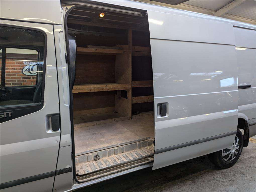 <p>2012 FORD TRANSIT 125 T350 TREND RW</p>