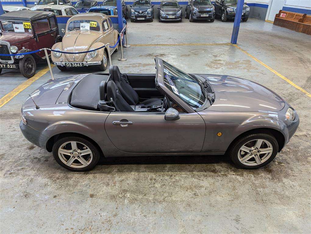 <p>2008 MAZDA MX-5</p>