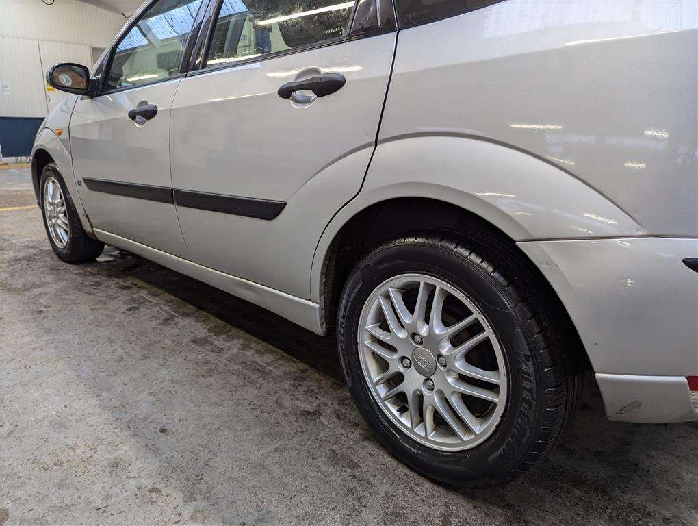 <p>2004 FORD FOCUS LX</p>