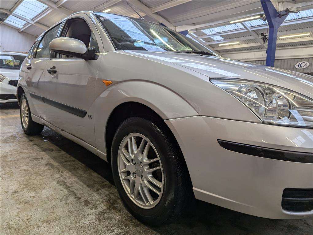 <p>2004 FORD FOCUS LX</p>